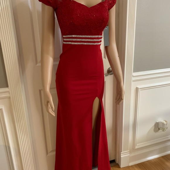 Women’s junior red lace top fit & flare dress - Picture 2 of 11